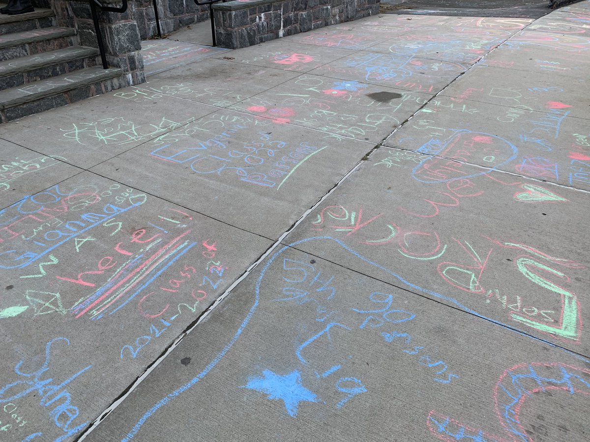 #parsonshcsd 5th graders Chalk the Walk this week to celebrate an awesome start to their final year at #parsonshcsd! @ParAPDriggers <a href="/PAR_PTA/">Parsons PTA</a>