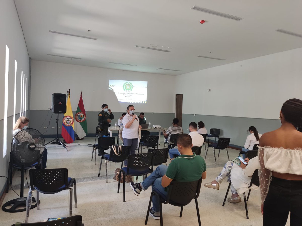 DevalPolicia's tweet photo. #AEstaHora participamos en el programa Integral de Seguridad y Protección para las Comunidades y Organizaciones en los Territorios en su componente Ruta Pacífica de Mujeres #Tuluá. Damos a conocer la estrategia #ESPOV. #DDHH @MinInterior https://t.co/Qk1mICFZds