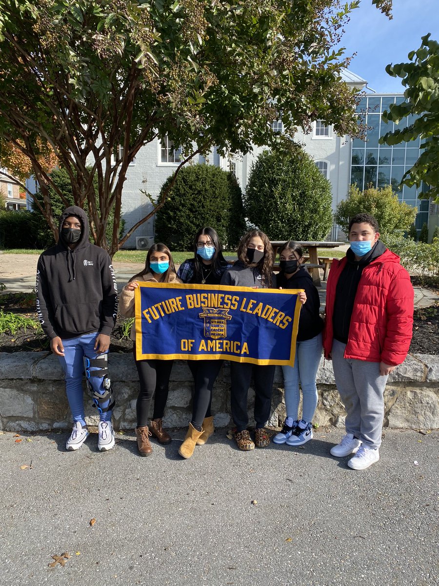 be_everidge's tweet photo. HHS FBLA Community Service Project - Planting trees at City Hall!! Thankful for Mr. Denlinger’s leadership and proud of our FBLA students! #HCPSCTE; #RealWorldLearning; #CTE https://t.co/sN7g238kxa