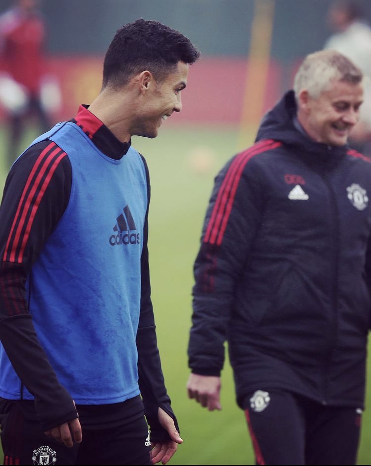 ollyjones212's tweet photo. Last week Ronaldo was the issue. This week it’s Ronaldo FC. One thing remains the same, United is on everyone’s lips. Derby day tomorrow - let’s have it #MUFC https://t.co/RRw7ITQU0m