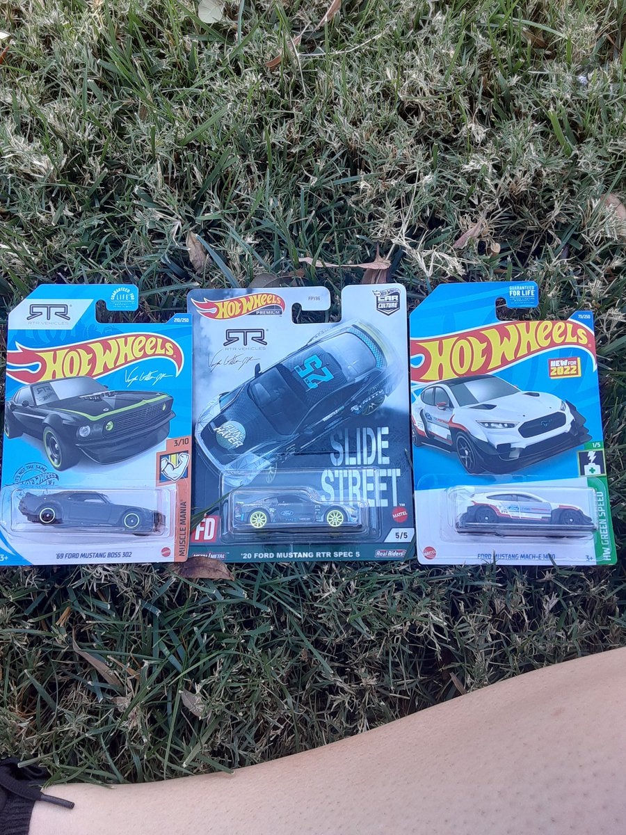 deep1intent's tweet image. Thank you @VaughnGittinJr  for signing my sons Hot Wheels. I can wait to get home and show him! #SEMA2021