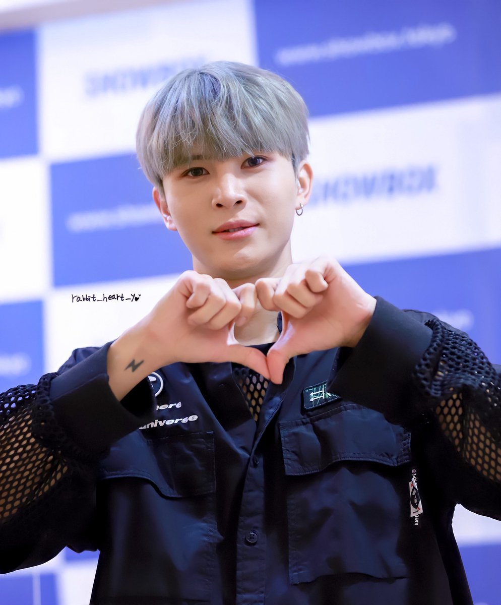 rabbit_heart_yu's tweet photo. #wanshin #완신
#maximum #맥시멈
#新大久保 #showbox
#phototime
211103
300일 축하해줘서 기뻤어🐰💖
감사합니다🤴🥇✨✨✨
@MAXIMUM2020S https://t.co/CRL2X3vokW