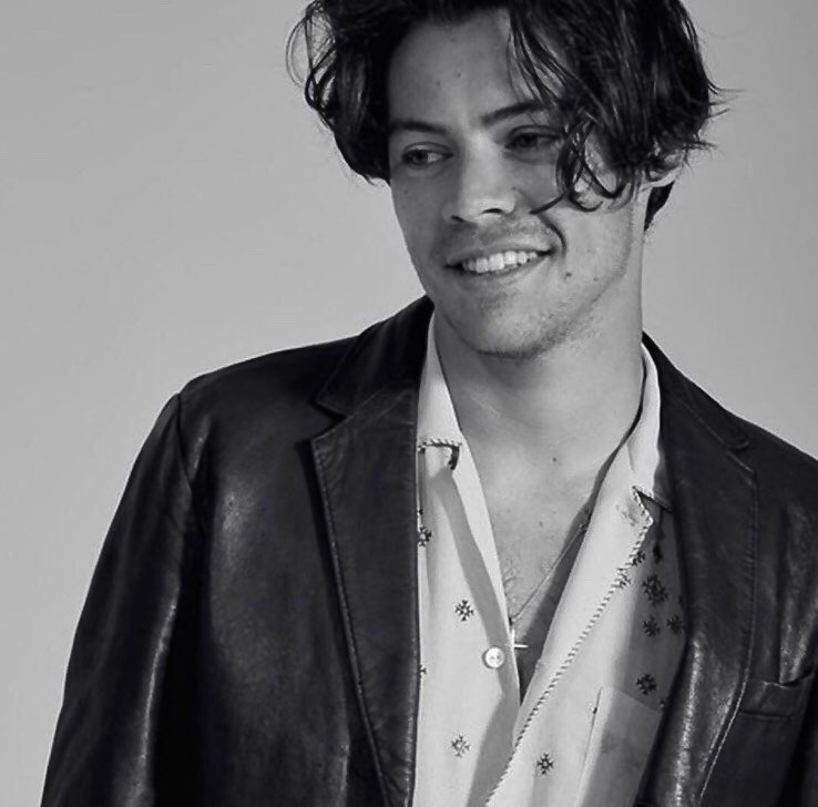 TheHarryNews's tweet photo. “I thought he was really interesting. After meeting him i realized he is that character, there is so much Eros in him.” - Chloé Zhao on Harry for #Eternals https://t.co/8fIsz95axg