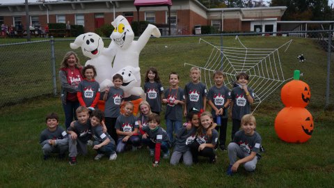 hescubcats's tweet photo. Second graders were the first ones to get to participate in the #9thAnnualCubcatCrawl this year. Thankfully, the rain clouds parted and allowed them the opportunity to get outside last Friday to participate! #TrickOrTrot Hendersonville Elementary School PTO https://t.co/xCEHxwa9na