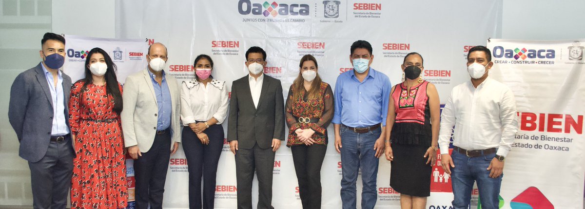 German_Espinosa's tweet photo. El @GobOax, a través de la @SEBIEN_GobOax, establece acuerdos de colaboración con @PorMexicoF para crear centros de capacitación laboral, donde las y los jóvenes detonen sus capacidades para consolidar su desarrollo profesional y de sus comunidades.
https://t.co/h7TiTrPAgo https://t.co/IBoNtkNinr