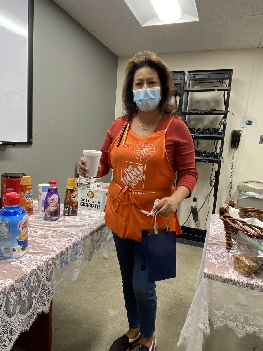 LucindaSweetBee's tweet photo. Bake sale fundraiser happening at 6637 today!
Associates supporting a good cause! Lots of goodies and a coffee bar! 
@GabrielBruns8 @sarayhurtadoTHD 
#homerfund #6637 #takingcareofourpeople https://t.co/3MAA0etPbr