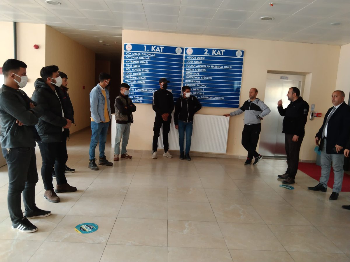 servetbulut23's tweet photo. Patnos Denetimli Serbestlik Müdürlüğünde bağımlılık mücadele eden gençleri Gençlik Merkezinde ağırladık Gençlik Merkezimizi tanıtıp güzel dakikalar geçirdik @CankatarYusuf @ismailcalgangsb @CemilBu29716542 @FatihALPASLAN04 https://t.co/2EQNonsB50