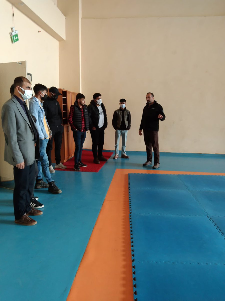 servetbulut23's tweet photo. Patnos Denetimli Serbestlik Müdürlüğünde bağımlılık mücadele eden gençleri Gençlik Merkezinde ağırladık Gençlik Merkezimizi tanıtıp güzel dakikalar geçirdik @CankatarYusuf @ismailcalgangsb @CemilBu29716542 @FatihALPASLAN04 https://t.co/2EQNonsB50