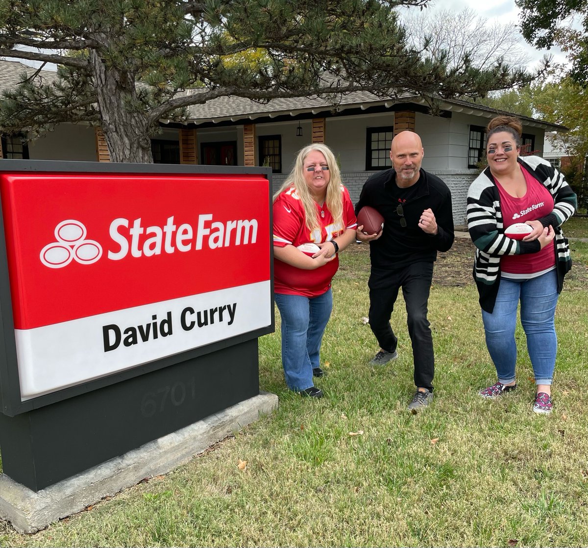 DCurryStateFarm's tweet photo. The #TeamStateFarm Football Find digital scavenger hunt has arrived and is happening now. Look for digital footballs in your neighborhood and capture them on your smart phone. Redeem them for exclusive autographed prizes from @StateFarm and much more. https://t.co/4Jf2SGO6Mc https://t.co/vREYLar1YF