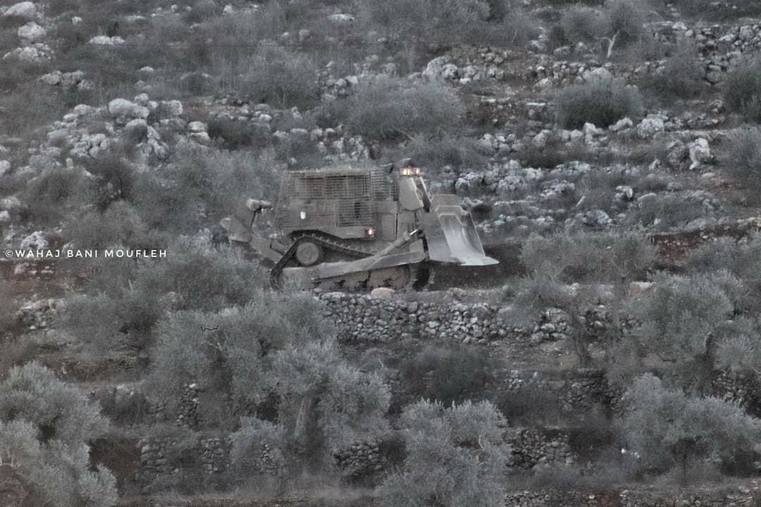 MemoHamada16's tweet photo. The Israeli occupation forces razed and closed the roads that leads to the Jabal Sabih, in Beta.

#SaveBeta
#Act4Palestine https://t.co/CKUEgkrVoj