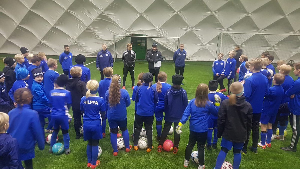 KoiPSVantaa's tweet photo. Kauden 2022 Tehoryhmä 2009-2013 syntyneille tytöille ja pojille alkoi vauhdikkaasti Tikkurilan kuplan uudella alustalla 👌🏽🔵⚪ Tehoryhmätoiminnassa on mukana kaiken kaikkiaan yli 70 seuran pelaajaa ⚽
Ensi viikolla jatketaan! 💪🏽
#KoiPS #Vantaa #pelaajakehitys #tehoryhmä https://t.co/iCmKdf4E8x
