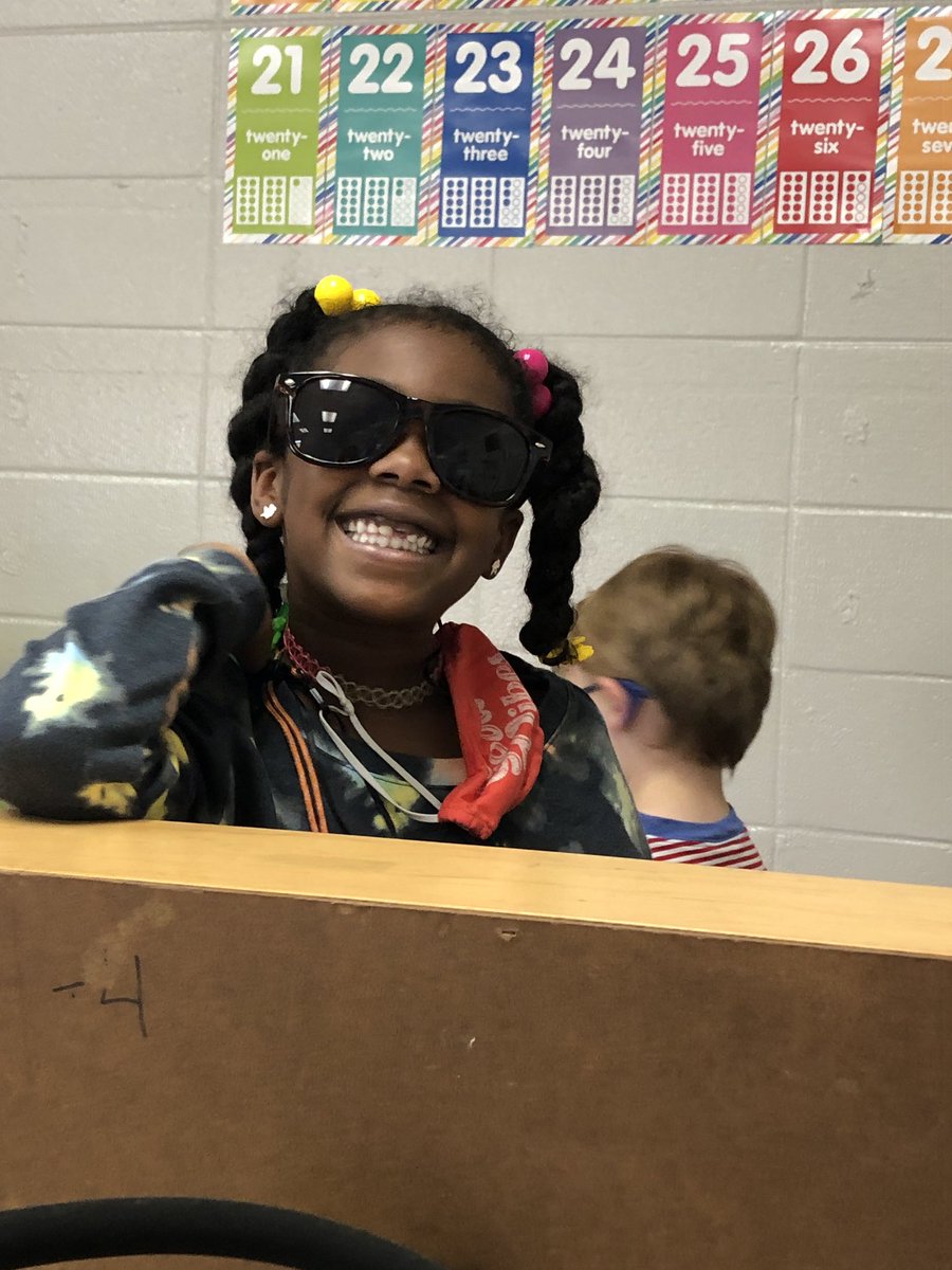 gves_smith's tweet photo. Fridays are fun in kindergarten! @GreenValleyElem https://t.co/Qq0RRyClHV