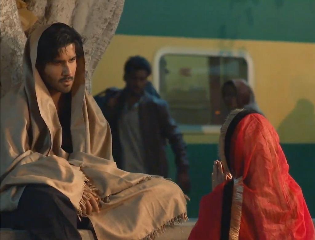 IAmSareenn's tweet photo. And they met❣
They proved true love does exist in this world too❤️🌚
#FerozeKhan #IqraAziz
#KhudaAurMohabbat3 https://t.co/hvHjfButDd
