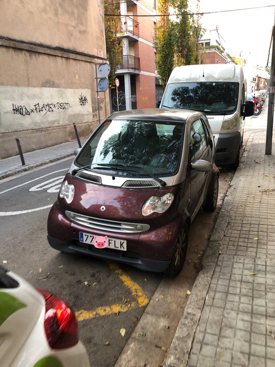 lex1984sbd's tweet photo. Zona de carrega i descarrega del carrer del Sol/Zurbano. Un Smart o un Audi RSQ3 son grans vehicles per els transportistes. Com sempre ni @Aj_Sabadell ni @PoliciaSabadell ni @socmartafarres fan res. Impunitat total. @SabadellParking @ElCriticSBD https://t.co/p0q2xDCGeA