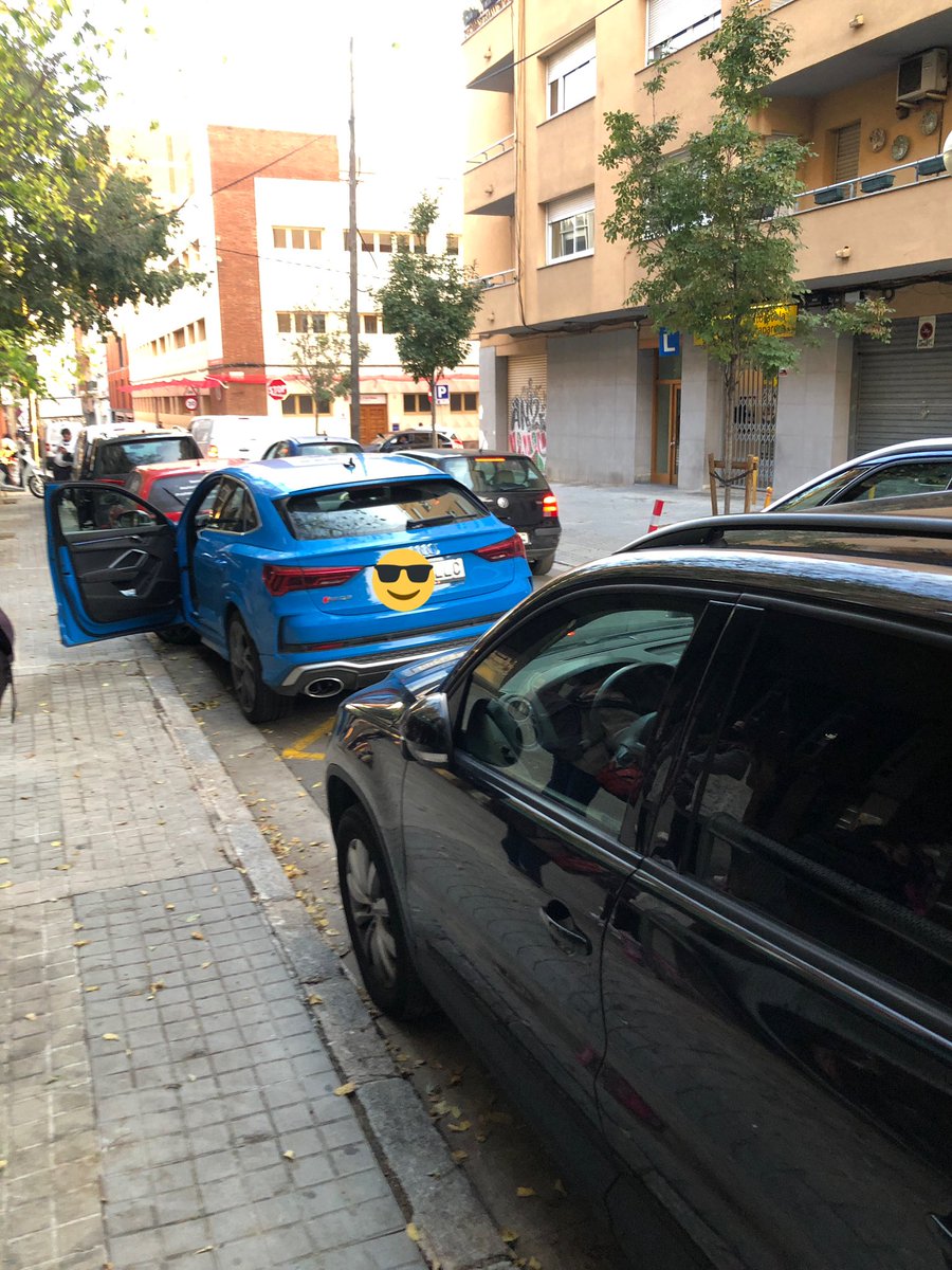 lex1984sbd's tweet photo. Zona de carrega i descarrega del carrer del Sol/Zurbano. Un Smart o un Audi RSQ3 son grans vehicles per els transportistes. Com sempre ni @Aj_Sabadell ni @PoliciaSabadell ni @socmartafarres fan res. Impunitat total. @SabadellParking @ElCriticSBD https://t.co/p0q2xDCGeA