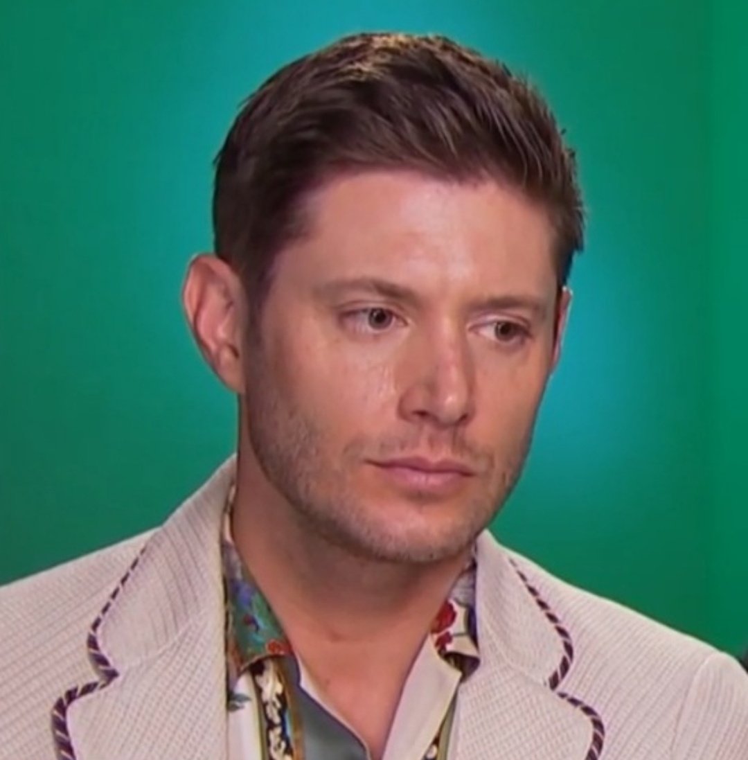 CasIsLoved's tweet photo. the two moods of people from outside the fandom logging onto twitter on November 5th, a year after supernatural ended https://t.co/boV3UR7gRF
