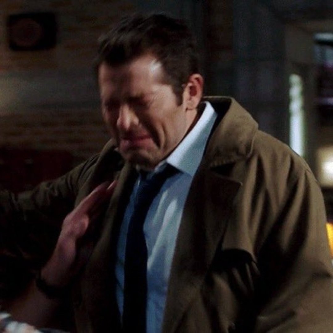 CasIsLoved's tweet photo. the two moods of people from outside the fandom logging onto twitter on November 5th, a year after supernatural ended https://t.co/boV3UR7gRF