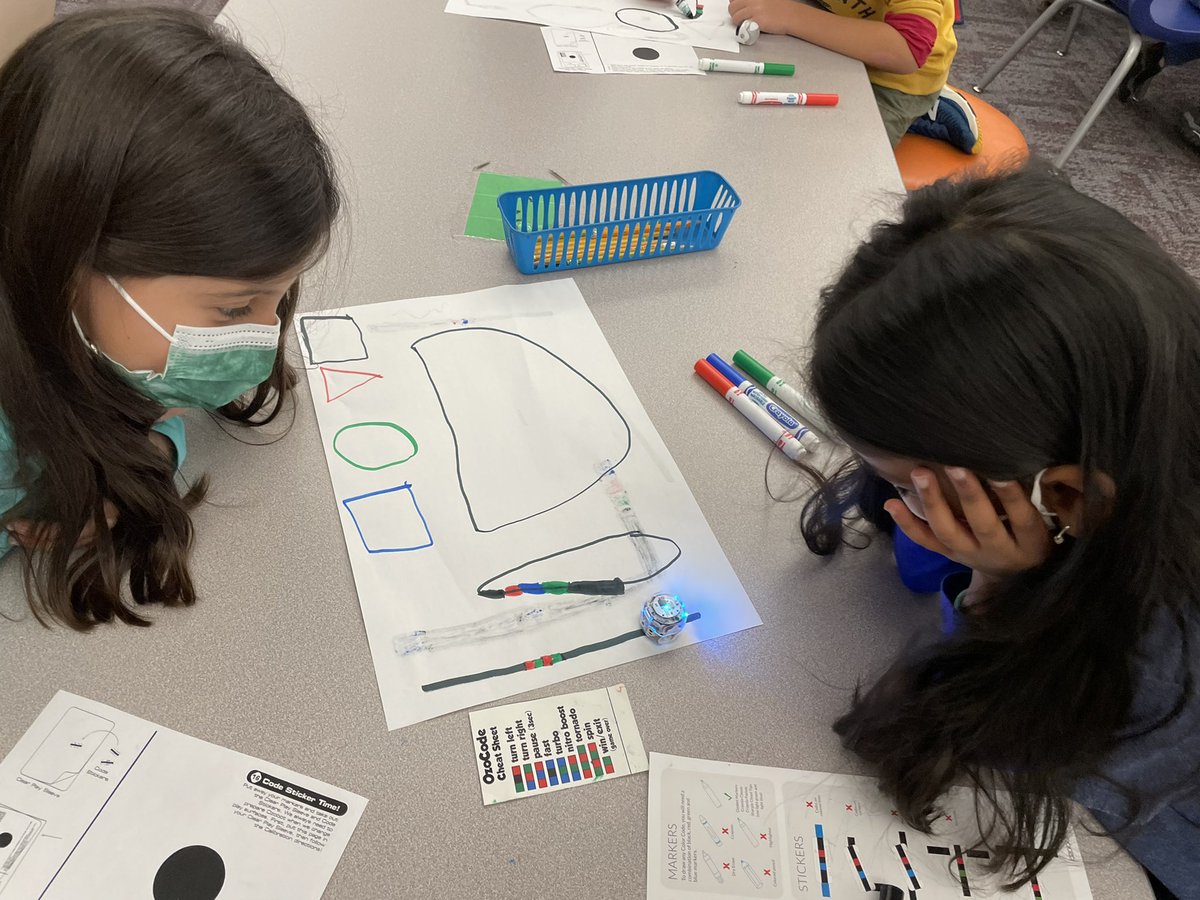 MrsRubinFCPS's tweet photo. We learned how to code ozobots today with Mrs. Schartner to prepare for an upcoming STEM activity.  The students LOVED it and were so engaged. @FCPSmediaSUES @SuES_BlueJays #SUESBluejays #BlueJaysLEAD https://t.co/V9LtmKnL0g