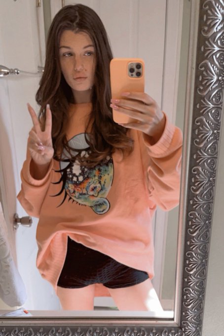 Happy Friday babes!!! https://t.co/oEwKOSiey7