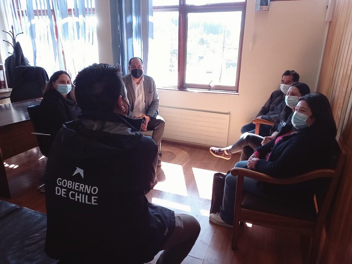 serviulosrios's tweet photo. 🟠Una reunión con el comité “La Rotonda” se llevó a cabo esta tarde; en esta instancia, nuestro Director, Raúl Escárate junto al Seremi, Ignacio Vidal, resolvieron dudas de los dirigentes sobre el proceso de revisión de su proyecto 🙌🏼
#minvu #serviu #vivienda #ciudad https://t.co/M6ipUCv46R