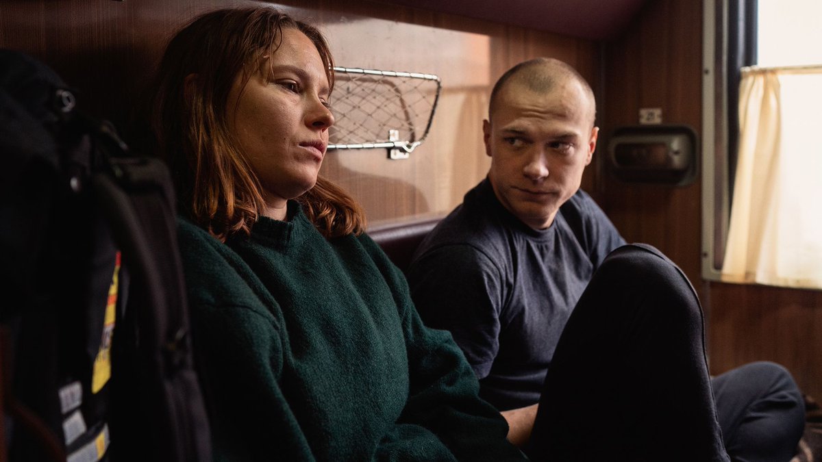 Vvedeka's tweet photo. Ça commence comme un anti-BEFORE SUNRISE et ça se termine de manière aussi belle que le film de Linklater. Très joli film ce #Compartiment6. https://t.co/nI4yn0osMq