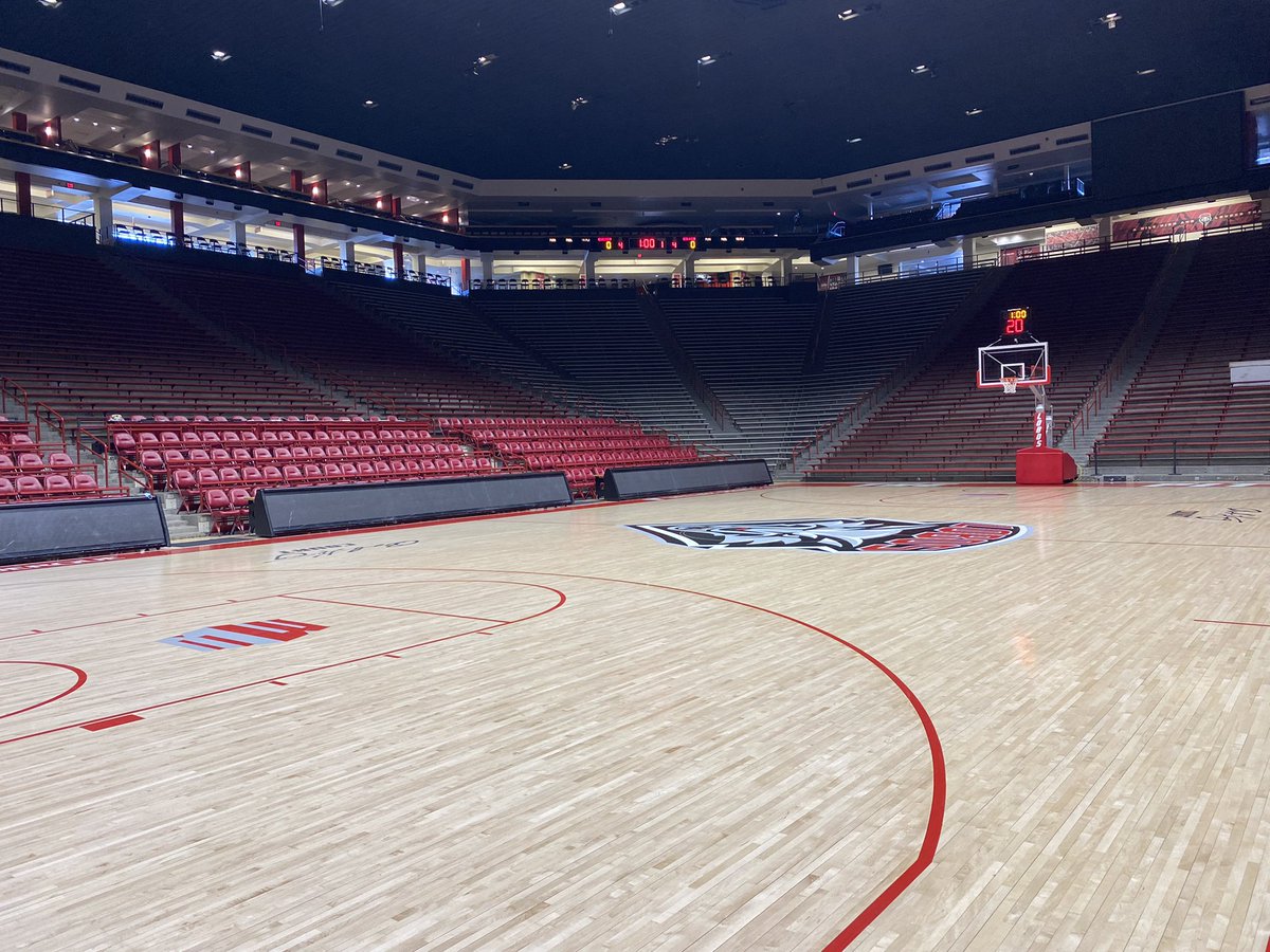UNMLoboMBB's tweet photo. It’s quiet now. But it won’t be tonight. #GoLobos https://t.co/RfoS18TVN2