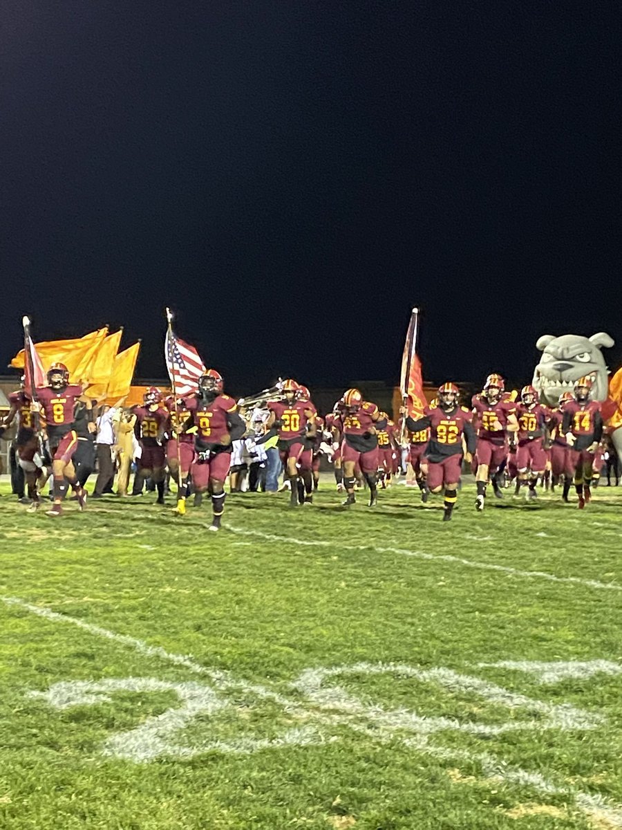 CoachJohnsonOC1's tweet photo. Good luck to the Golden League tonight as we start on the playoff road to the champions. Show them what #DirtMade is about @qhhsfootball @HHSFBoosters @phs_ffl @JVondraQHHSFBHC @HHSCoachLear @CoachENickols #DirtMade #14Freeway https://t.co/4lejaOWnYt