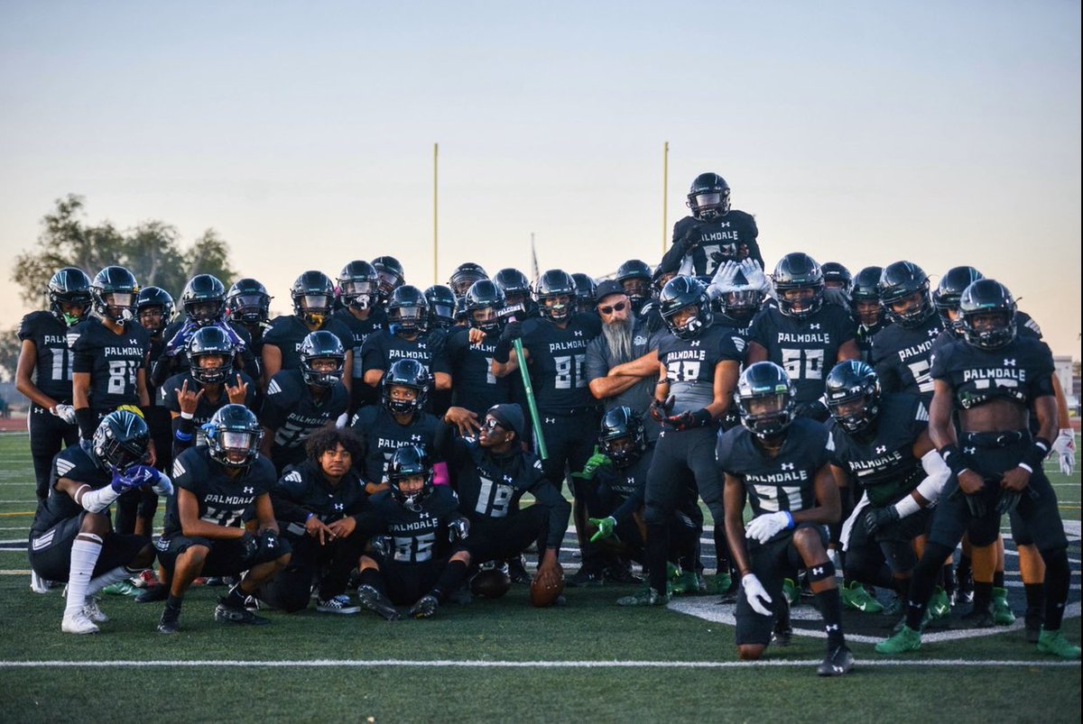 CoachJohnsonOC1's tweet photo. Good luck to the Golden League tonight as we start on the playoff road to the champions. Show them what #DirtMade is about @qhhsfootball @HHSFBoosters @phs_ffl @JVondraQHHSFBHC @HHSCoachLear @CoachENickols #DirtMade #14Freeway https://t.co/4lejaOWnYt