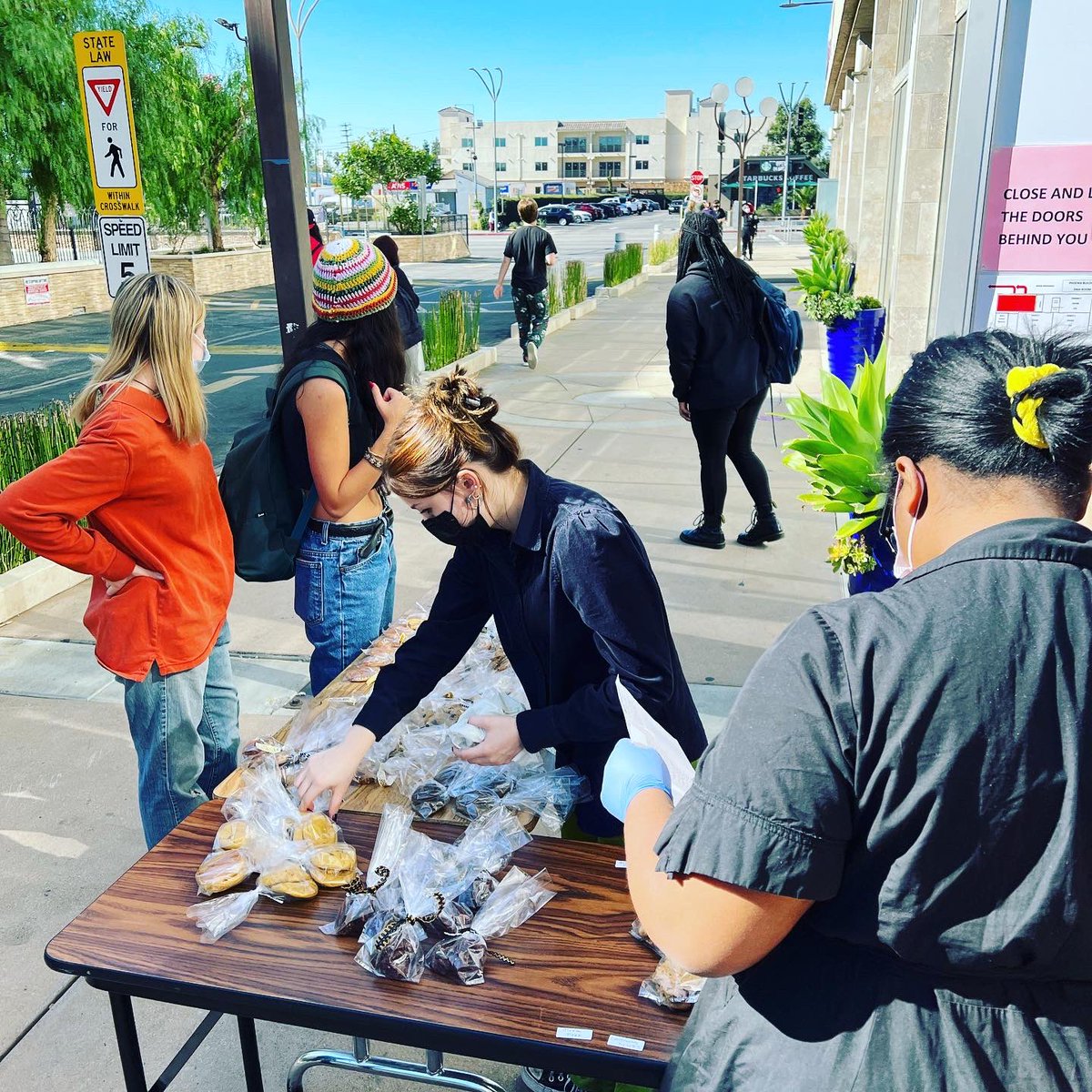 ChampsCharter's tweet photo. CHAMPS Baking Club is welcoming in the weekend by supporting @NHFcommunity with a killer bake sale! 🍪
Big thank you to Maya, Kaira, and our dedicated bakers 👩🍳. https://t.co/RaqUG5Fcva