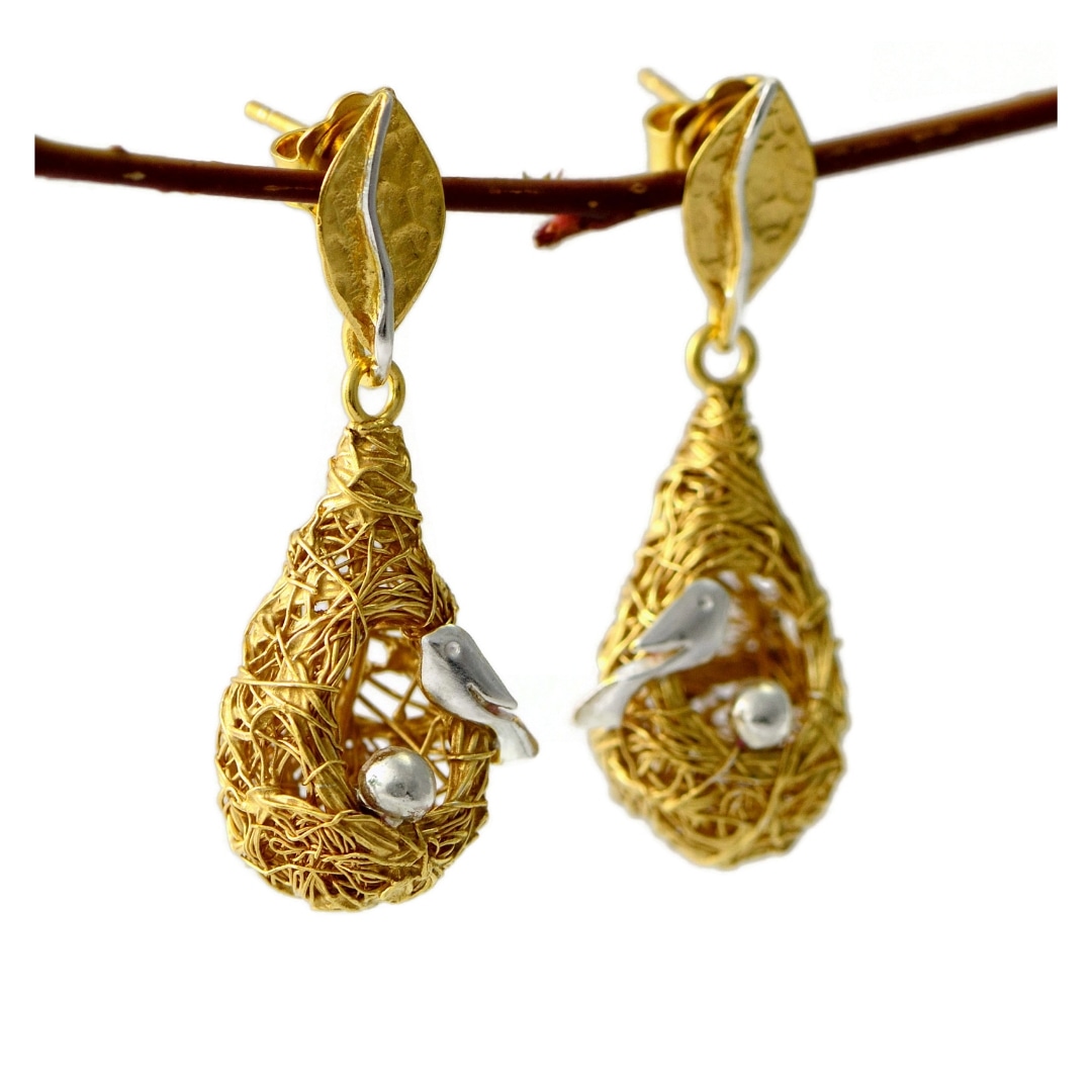 Hello lovely people 🌱
Guess where I am, in the heart of historic York all weekend!  Come and visit me and see my new creations in Parliament Street with @made_in_yorkshire. 💛💛💛
.
#magnoliarestrepo #jewellery #goldearrings #contemporaryjewellerydesign #earrings #gold