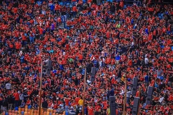 كل فريق يمتلك جمهور إلا الاهلي يمتلك شعباً..♥️🔥🦅