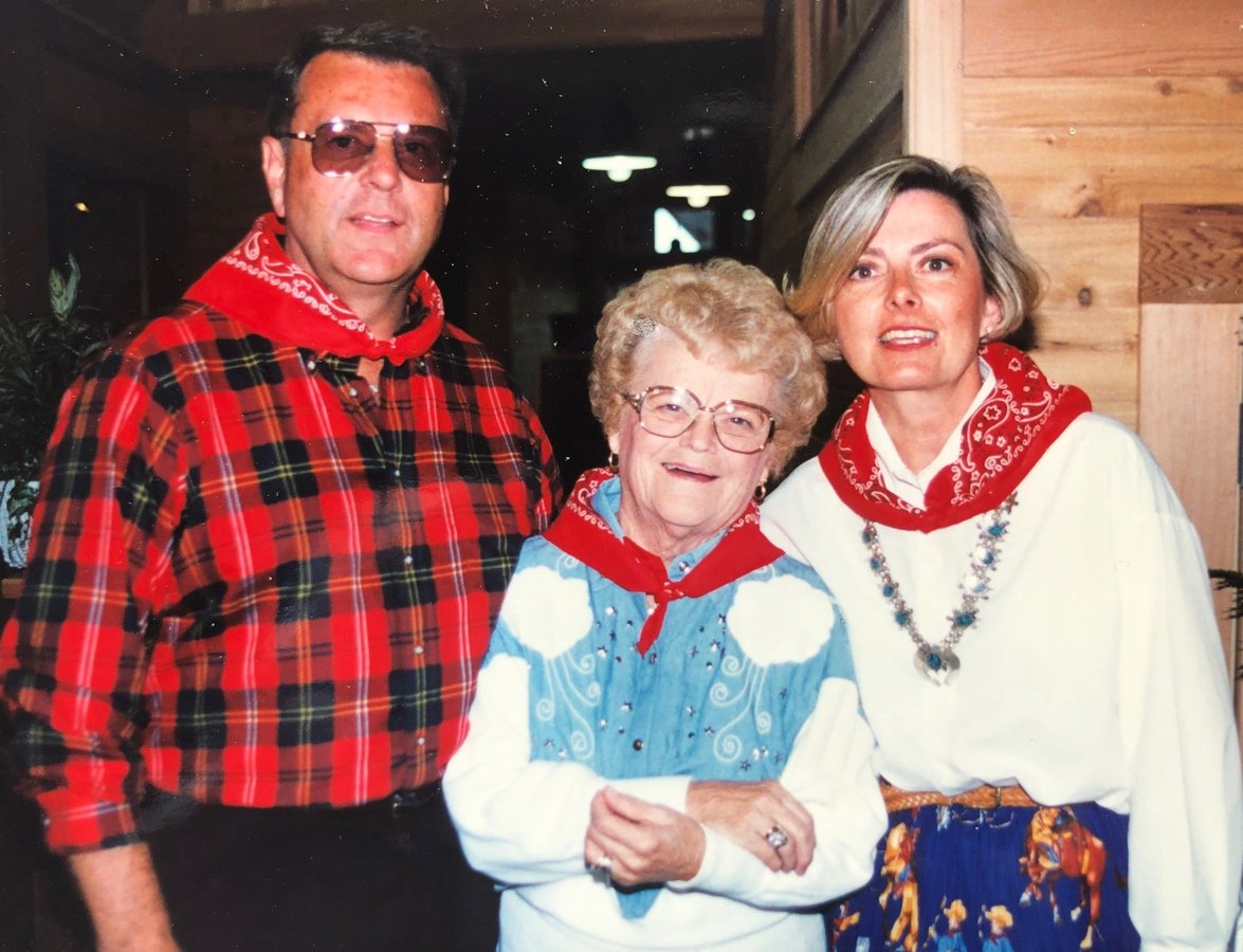 OBSportsGolf's tweet photo. Remembering Orrin Vincent!

Throwback to 1994 at the grand opening of Langdon Farms Golf Club in Oregon with his mother, and wife Barbara.

#TeamOBSports https://t.co/gLzhMU7J8u