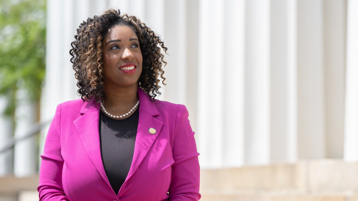 KelleyLosier's tweet photo. On Tuesday, the House of Delegates lost a lawmaker unlike any other.

@delegateaird has been a powerhouse since her historic election in 2015 and nothing will ever compare to the experience of being a part of her transformational work. 

Here are just a few reasons why: 

🧵1/10 https://t.co/LUNkSpWw6E