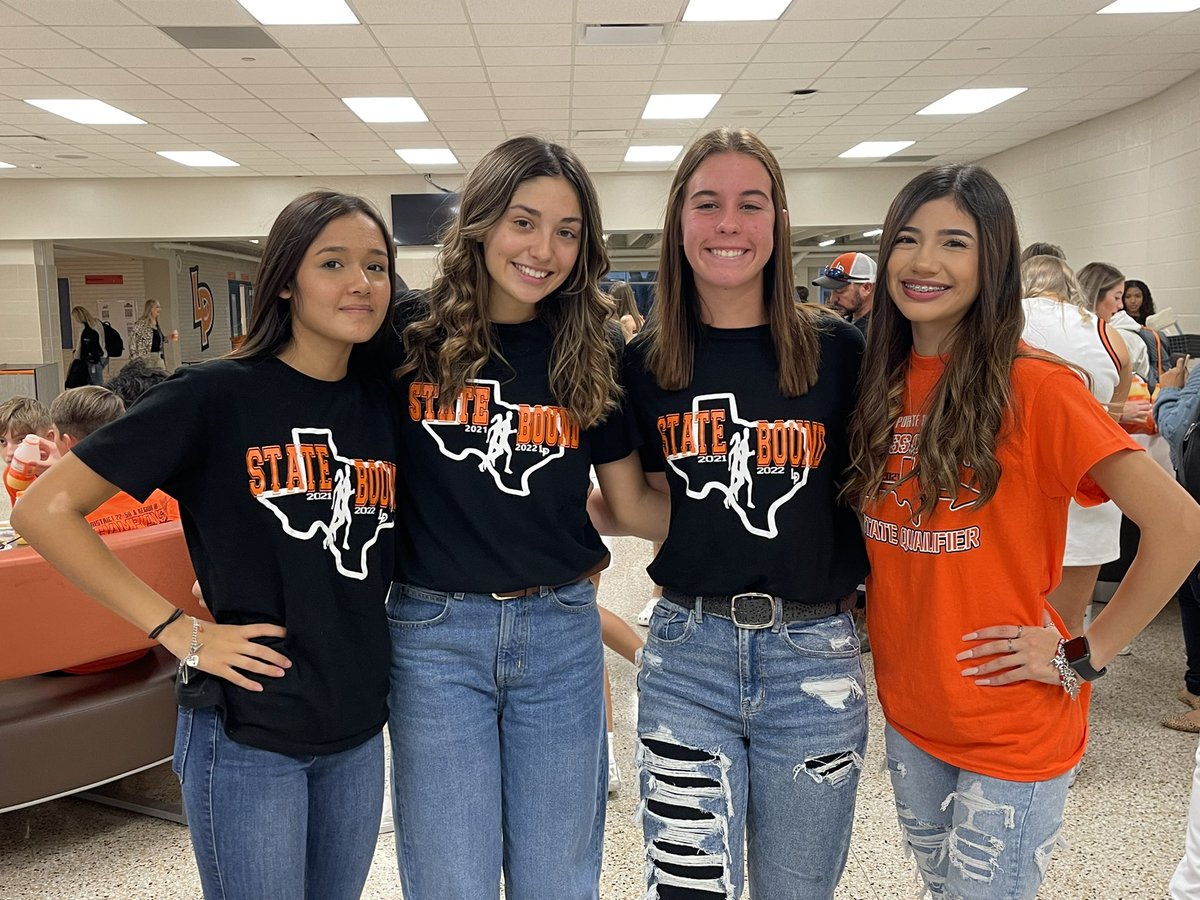 emilyllechuga's tweet photo. last cross country race, so proud of my team for making it to state and competing! 🐶🎓
now let’s get ready for track 🏃🏻♀️
#statebaby #xc #senior #ready4track https://t.co/LBUhWOkPxn
