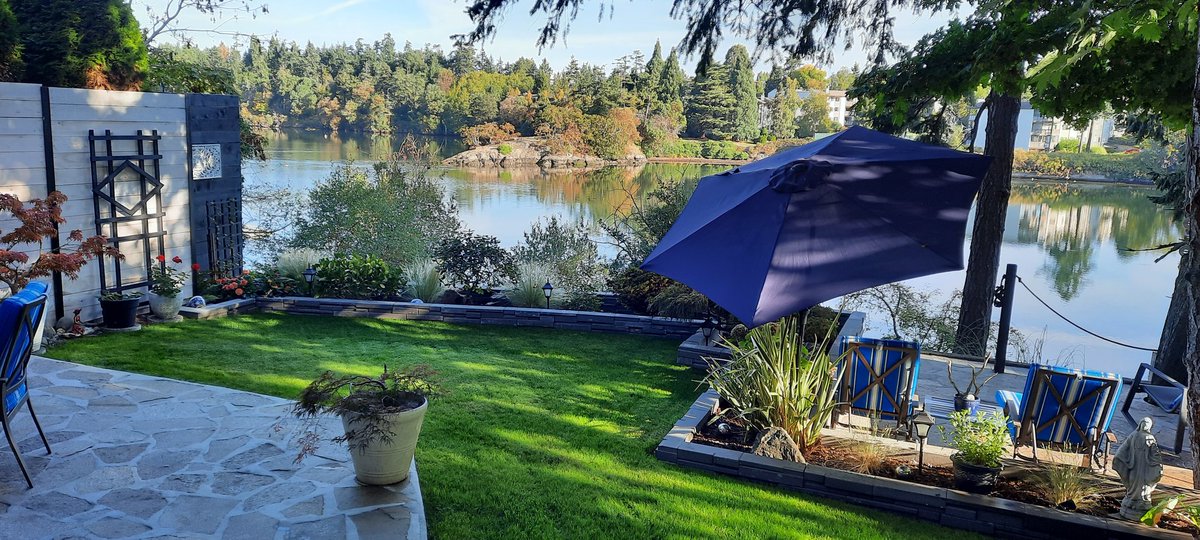 VicWaterfront's tweet photo. Love #gardening on a tiny scale? Mowing the lawn takes literally 5 minutes. An electric cordless mower is included in the sale of this easy to maintain garden. Imagine gardening with that view??   https://t.co/7sstsfZcnL https://t.co/8lcgd9z5cd