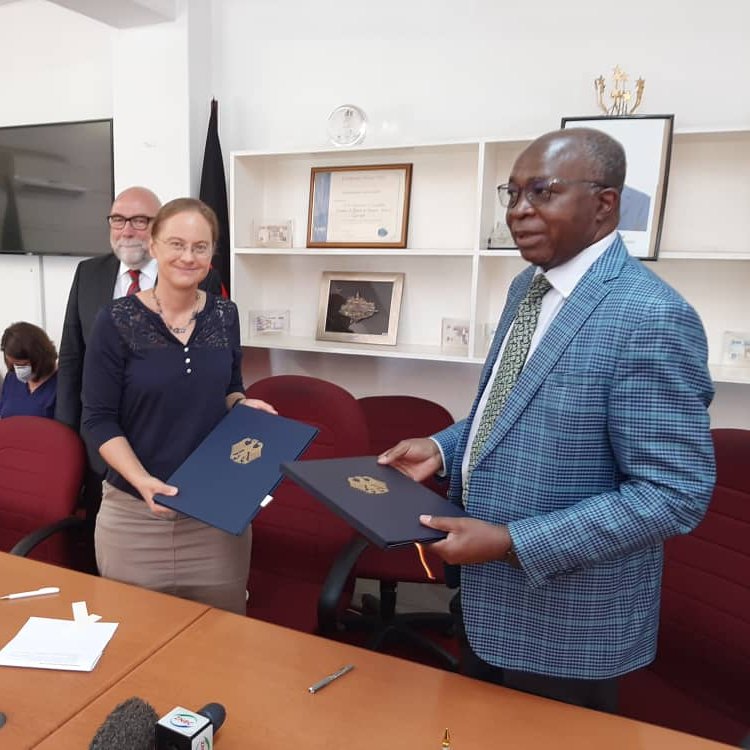 EmbZambia's tweet photo. Today we signed grant agreements worth €46.8 million with Min. of Finance @S_Musokotwane in the presence of 🇩🇪 Chancellor's Special Envoy for Africa.
Meanwhile, Gov-to-Gov consultations on shared future priorities for 🇩🇪🇿🇲 cooperation are already underway!
#Zambia #cooperation https://t.co/ASkfbx4AuF
