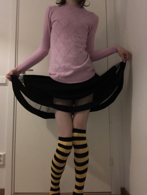 2 pic. Cozy home getup

#femboy #crossdresser #twink https://t.co/gqQmHQ6QyO