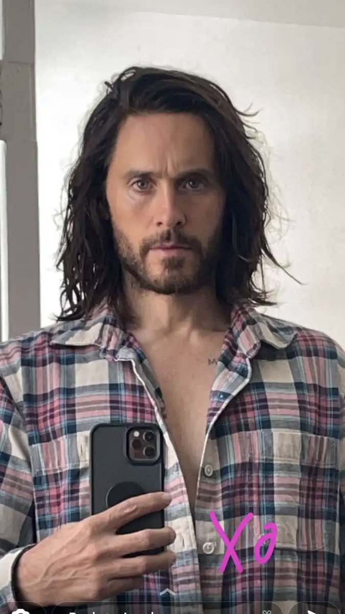 TakeMeToMars11's tweet photo. Happy Friday 😍😘 @JaredLeto
#HouseOfGucci #ItsChic https://t.co/E8lHSPfMI7