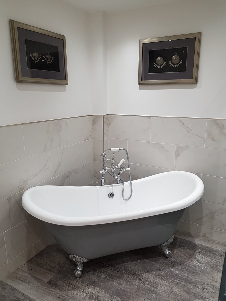 thetravellocker's tweet photo. What can I say about my #Cotswolds retreat at the
@greenwayhotel and #ElanSpa #ESPA #Cheltenham Simply marvelous! @EdenMarketiers #fourposter #Bath #pool #hottub https://t.co/4FiszE46uf