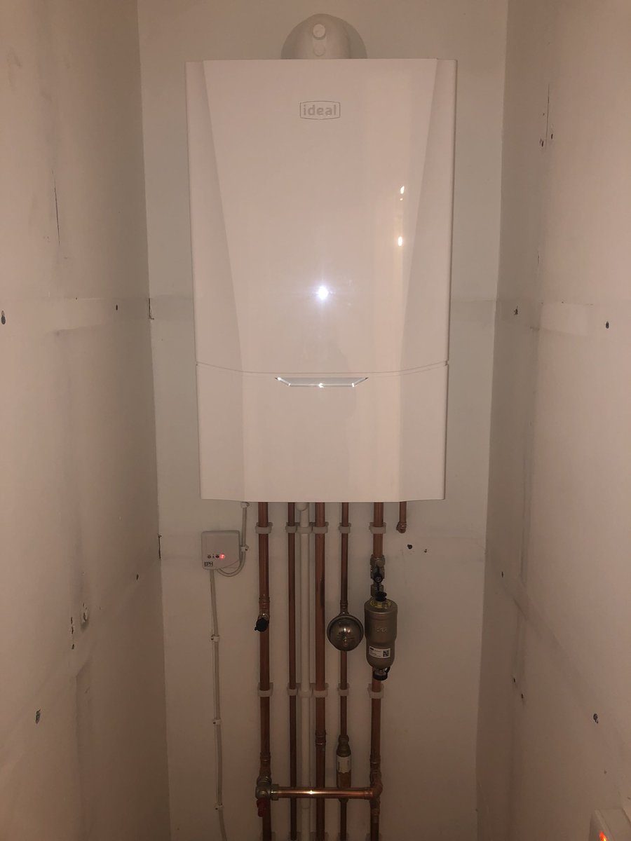 danshoulder04's tweet photo. This is what makes the late nights worth while! Another outstanding install by my 4th year apprentice, @OWKelly23. Heat-only system conversion to a bullet proof Ideal Vogue Max Combi boiler, with an industry leading 12 year guarantee. A very proud boss indeed. @Ideal_Deano https://t.co/BThmZn7xIx