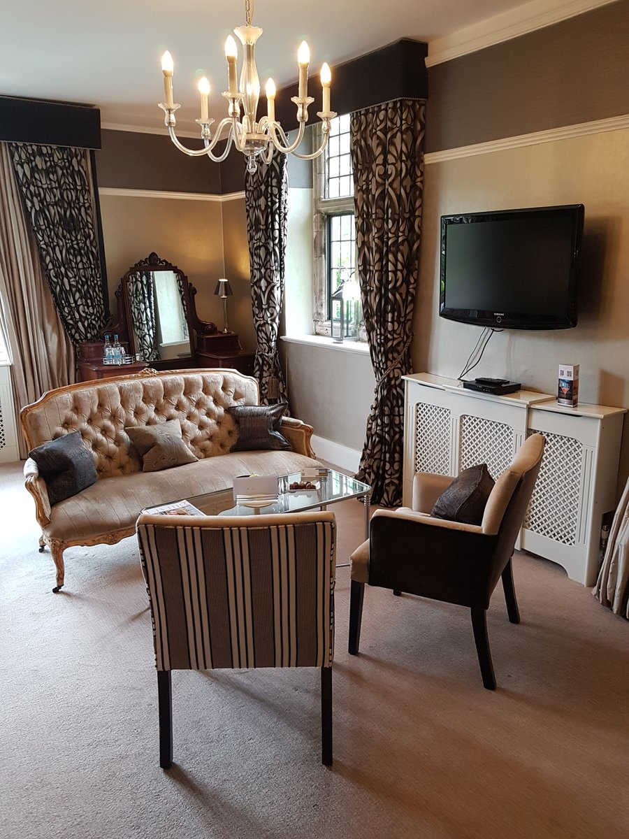 thetravellocker's tweet photo. What can I say about my #Cotswolds retreat at the
@greenwayhotel and #ElanSpa #ESPA #Cheltenham Simply marvelous! @EdenMarketiers #fourposter #Bath #pool #hottub https://t.co/4FiszE46uf