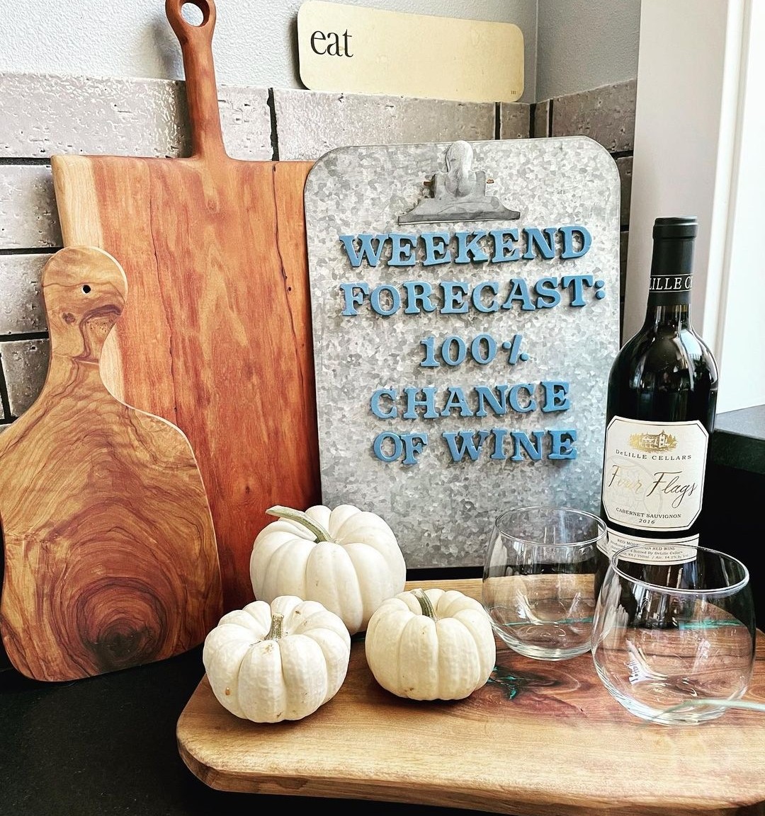 DeLILLECELLARS's tweet photo. @lesliekelleycolor accurately predicting the wine forecast 🍷🌧
What wine are you pairing with this weekend?
#wineoclock #winetime #vino #weekendwine #cheers #fourflags
#WAwine #wine #redwine #woodinvillewinecounty https://t.co/XGVSuTHp1w