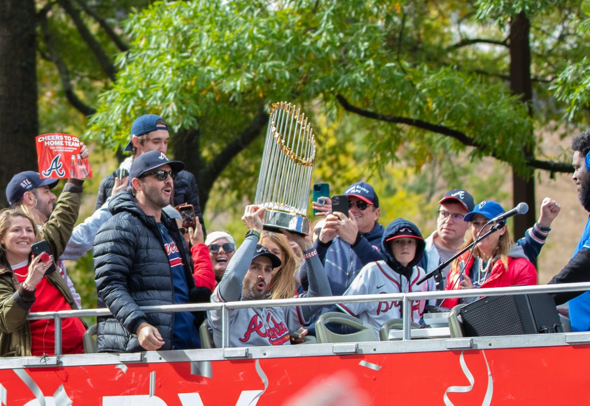 BuckheadChurch's tweet photo. So great to see our #WorldSeries winning @Braves in the #WorldSeriesparade in #atlanta today!
(Oh, and great to see @BlooperBraves too, of course!)
#BattleATL #ForTheA #foratl https://t.co/WAVAlity6H
