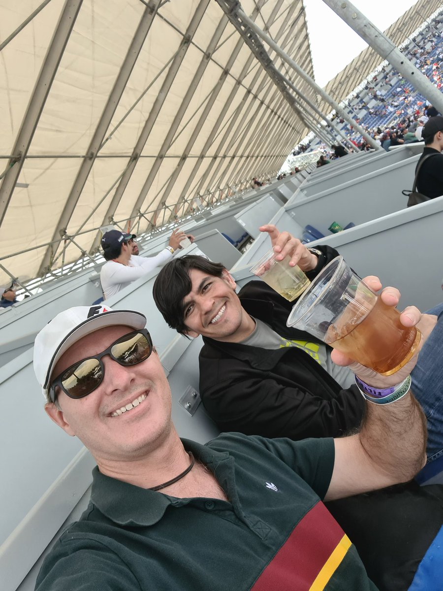 jpanas's tweet photo. Disfrutando de los boxes en el #MexicoGP https://t.co/xvQuqUc782