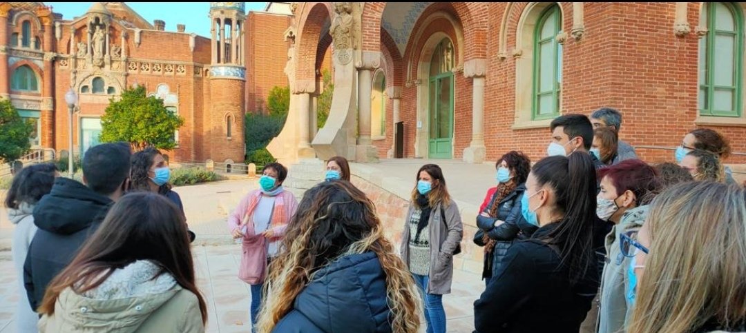 Infermeres_ACDI's tweet photo. Els alumnes del curs de comandaments han fet una visita guiada al Recinte Modernista de l'Hospital de la Santa Creu i Sant Pau, un dels monuments a la medicina més important del món.
#SomACDI https://t.co/qhRFBElBmJ