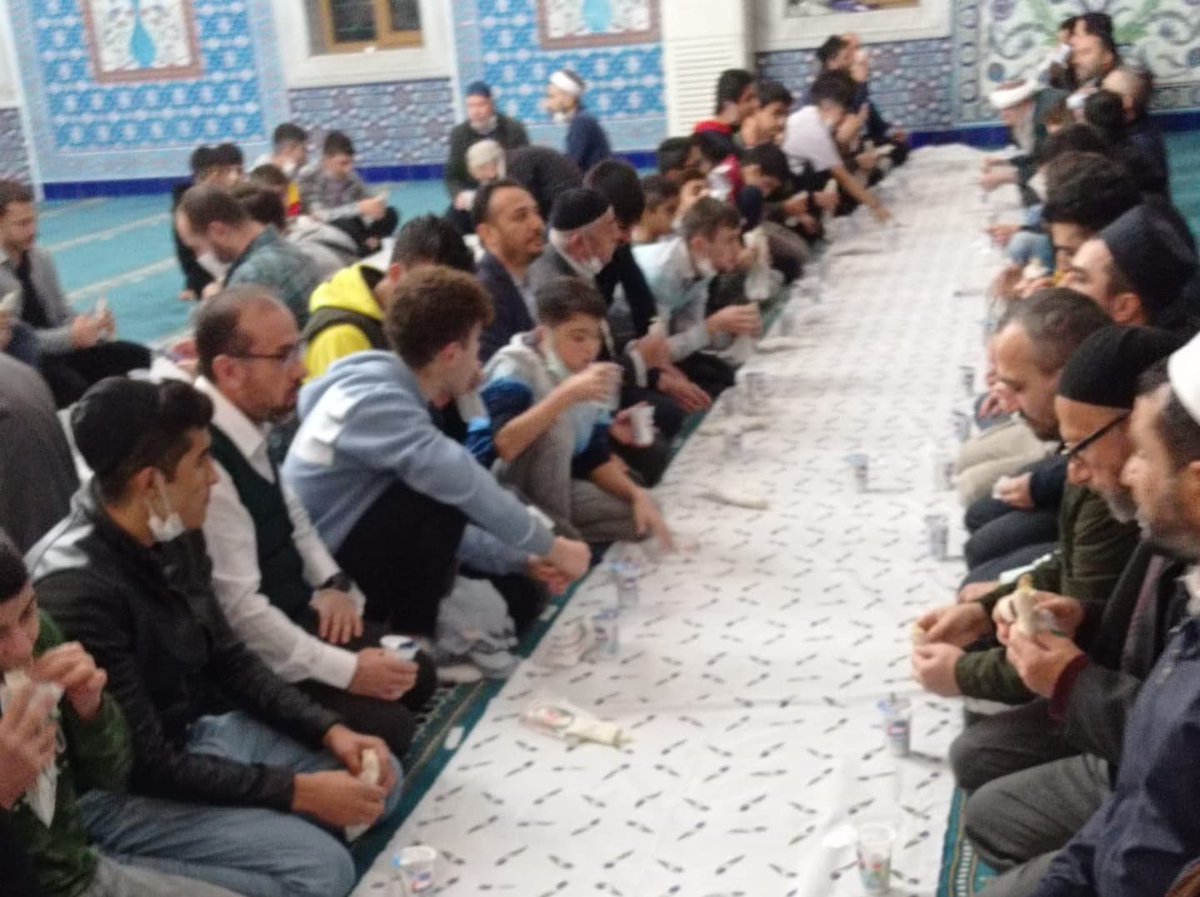 Bağcılar Müftülüğü Gençlik Koordinatörlüğü tarafından yürütülen  "Her Hafta Bir Cami'de Buluşuyoruz" sloganıyla  CAMİ GENÇLİK BULUŞMALARI devam ediyor. 

Bu hafta Yed-i Beyza Camii'nde konuğumuz İlçe Müftüsü Celal Büyük idi. 

istanbul.diyanet.gov.tr/bagcilar/sayfa…