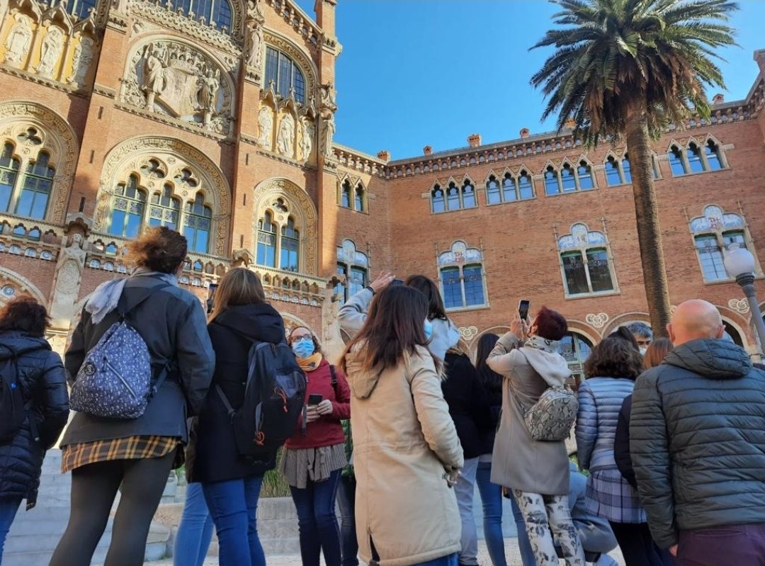 Infermeres_ACDI's tweet photo. Els alumnes del curs de comandaments han fet una visita guiada al Recinte Modernista de l'Hospital de la Santa Creu i Sant Pau, un dels monuments a la medicina més important del món.
#SomACDI https://t.co/qhRFBElBmJ
