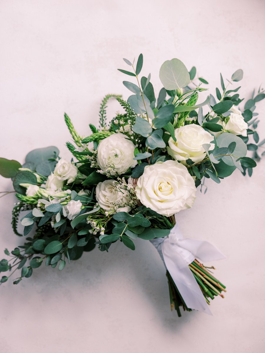 FestiveSTL's tweet photo. Neutrals, whites and soft greens came together perfectly in these romantic bouquets and boutonnières. 
Floral: @festivestl 
Planning: @kateandcompany 
Photo: @dearloversphoto https://t.co/nR2gn8PVCy