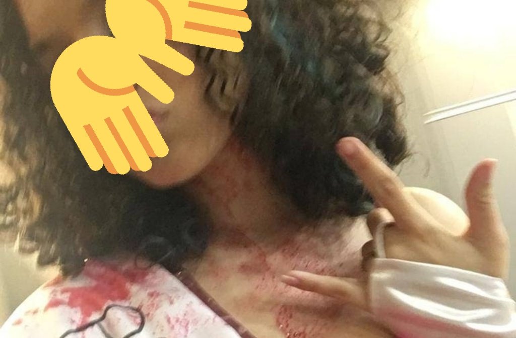 wasmomrrysereia's tweet photo. primeiramente!! Esse eh meu cabelo. Ele eh bem curtinhokmjkmnn e tem essas mechas azuis qse verdes q tao beeem apagadas #savemili (tem bem mais parte pintada só não aparecekjjkkk https://t.co/re4DTUvu1y