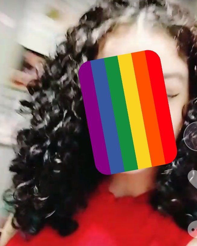wasmomrrysereia's tweet photo. primeiramente!! Esse eh meu cabelo. Ele eh bem curtinhokmjkmnn e tem essas mechas azuis qse verdes q tao beeem apagadas #savemili (tem bem mais parte pintada só não aparecekjjkkk https://t.co/re4DTUvu1y